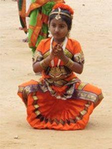 Enfant en inde danse